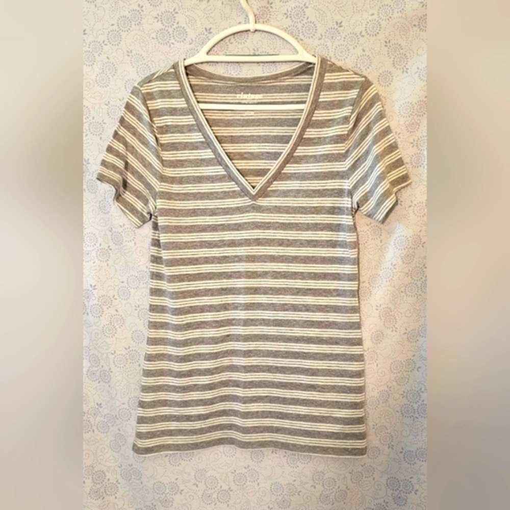 ✨️ Old Navy Women's V-Neck Striped T-shirt  Medium Heather Gray White Soft